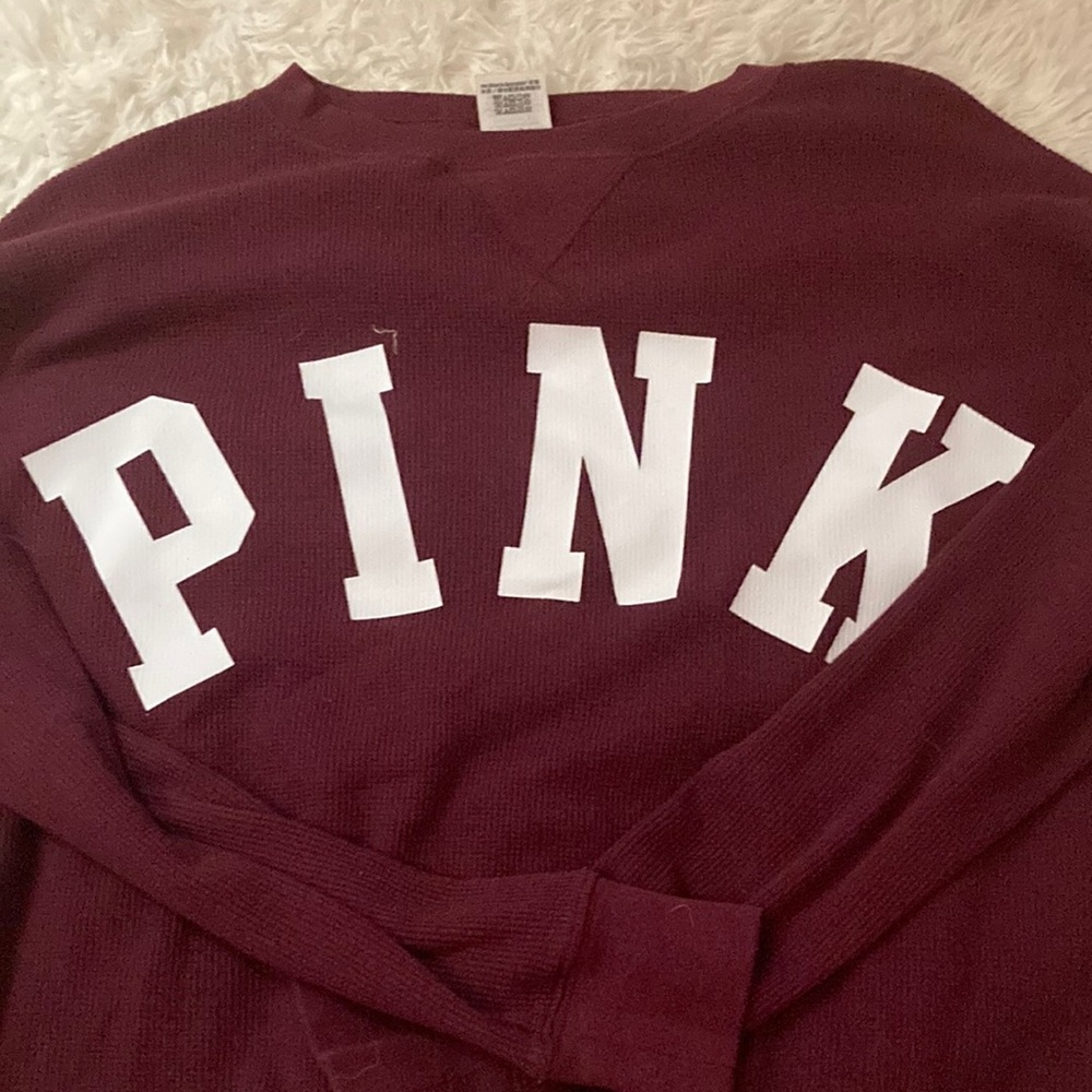 Adorable cropped Victoria’s Secret, pink sweater in red. Soze can